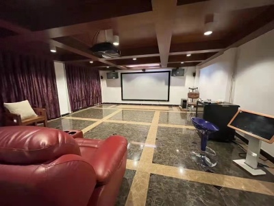 6室2廳5陽臺(tái) 滇池衛(wèi)城微風(fēng)島別墅客廳