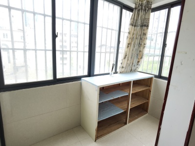 3室1廳1陽臺 護(hù)國路40號