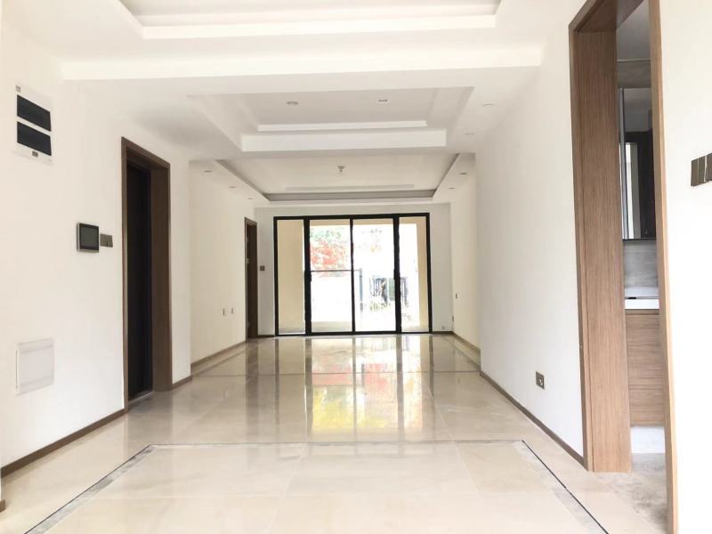 4室2廳3陽臺 海東俊園一期客廳