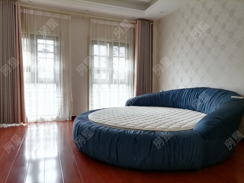 5室2廳2陽(yáng)臺(tái) 滇池ONE一期別墅臥室