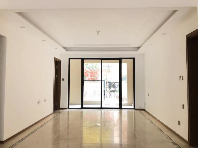 4室2廳3陽臺 海東俊園一期客廳