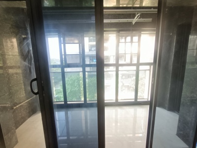 4室2陽(yáng)臺(tái) 國(guó)?,F(xiàn)代城荷花苑