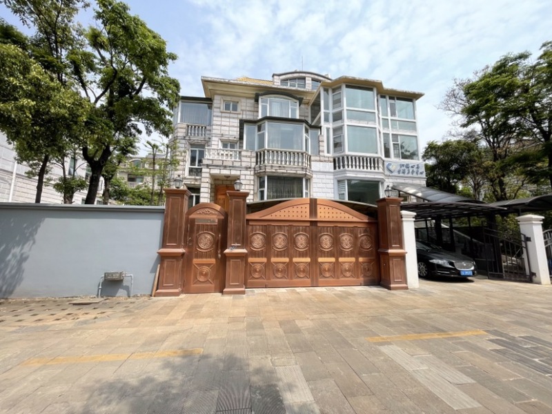 6室2廳4陽(yáng)臺(tái) 海韻楓丹別墅客廳