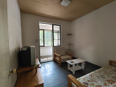 2室2廳1陽臺(tái) 省工商局宿舍區(qū)(東風(fēng)西路58號(hào))