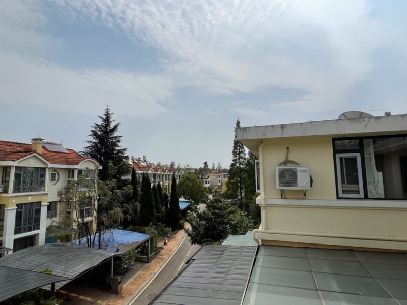 6室2廳4陽(yáng)臺(tái) 海韻楓丹別墅客廳