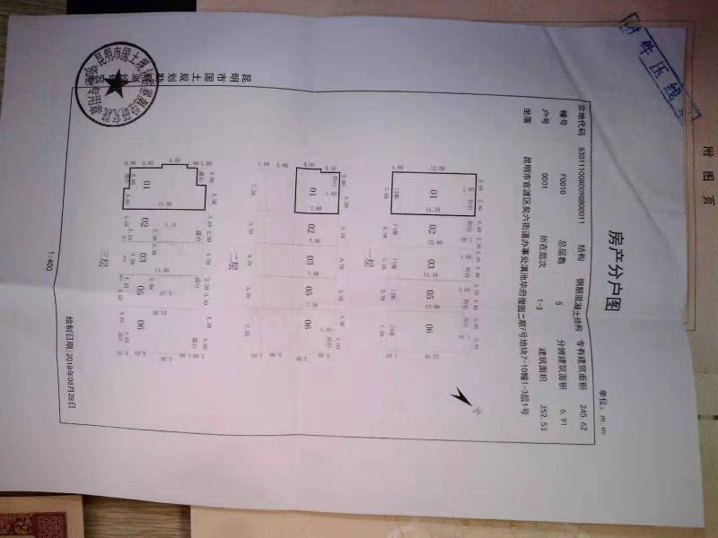 5室5廳3陽(yáng)臺(tái) 滇池ONE7號(hào)地塊劍橋公館別墅客廳