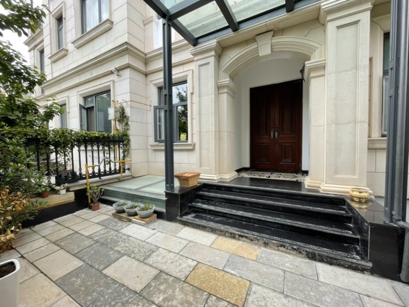 5室5廳5陽臺 滇池ONE 6號地塊別墅門廳