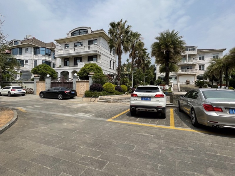 6室2廳4陽(yáng)臺(tái) 海韻楓丹別墅客廳