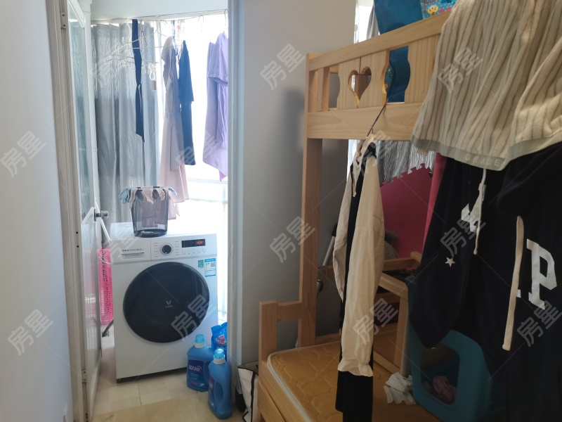 2室2廳2陽臺(tái) 玫瑰灣小區(qū)公寓臥室