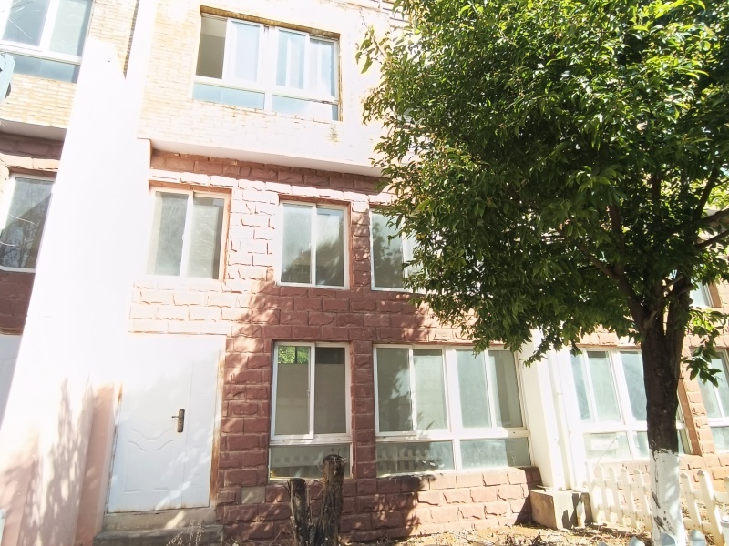 5室2廳5陽(yáng)臺(tái) 盛世豪庭四期別墅客廳