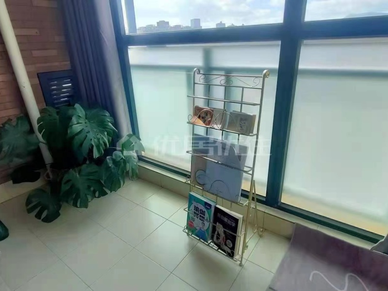 3室2廳1陽臺(tái) 南亞風(fēng)情第壹城星河苑客廳