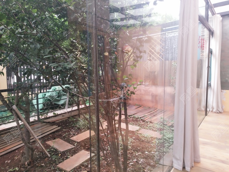 6室3廳3陽臺(tái) 美樹橙自家花園