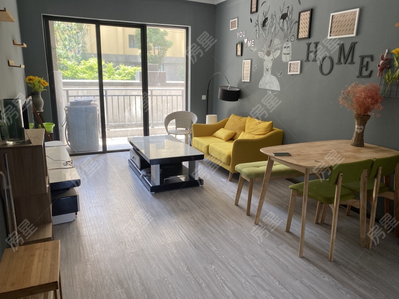 3室2廳1陽臺 融創(chuàng)春風(fēng)十里A10地塊客廳