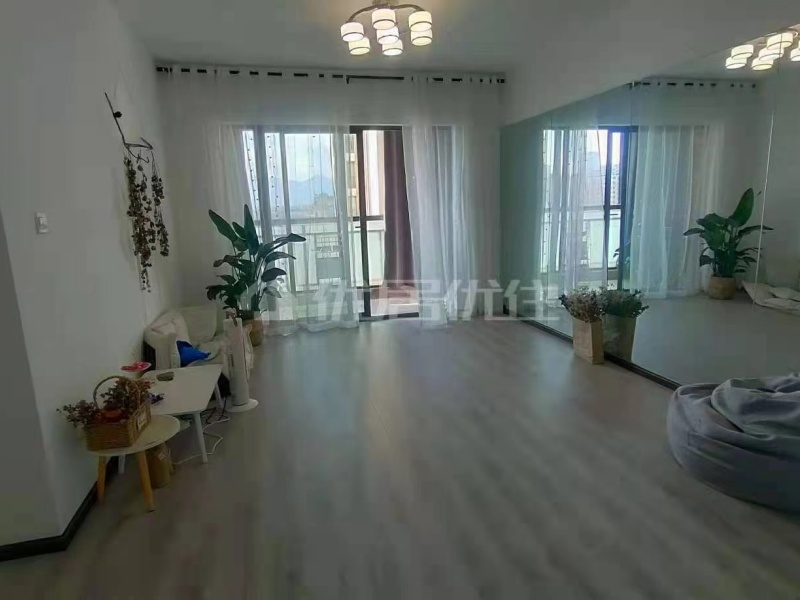 3室2廳1陽臺(tái) 南亞風(fēng)情第壹城星河苑客廳