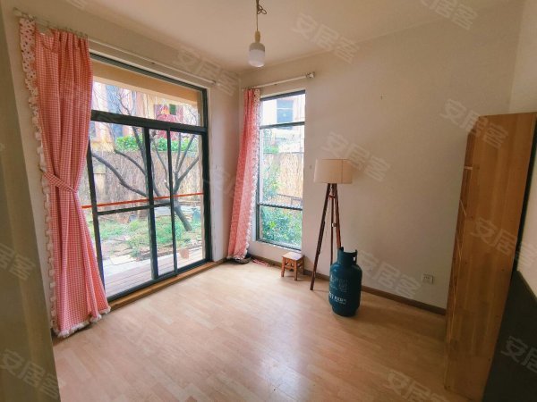 6室4廳2陽(yáng)臺(tái) 公園道一號(hào)別墅臥室