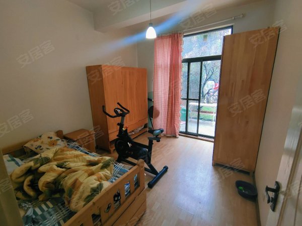 6室4廳2陽(yáng)臺(tái) 公園道一號(hào)別墅臥室