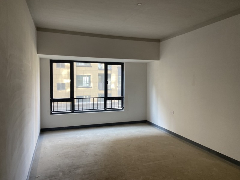 4室2廳2陽臺(tái) 萬科銀海泊岸瀾庭客廳