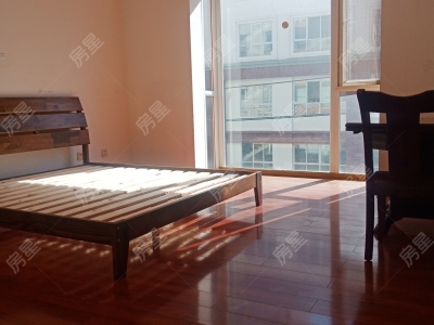 4室2廳1陽臺 碧水藍(lán)天