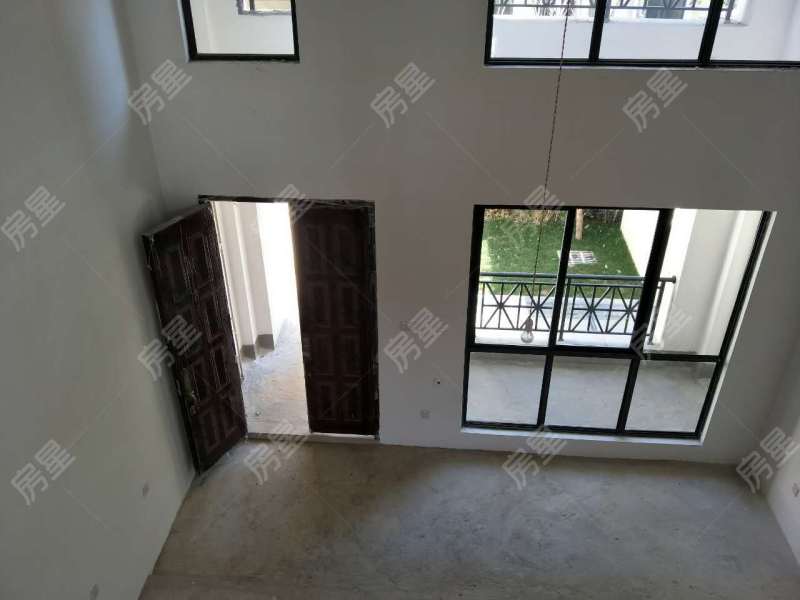 5室3廳4陽臺 滇池ONE7號地塊劍橋公館別墅客廳