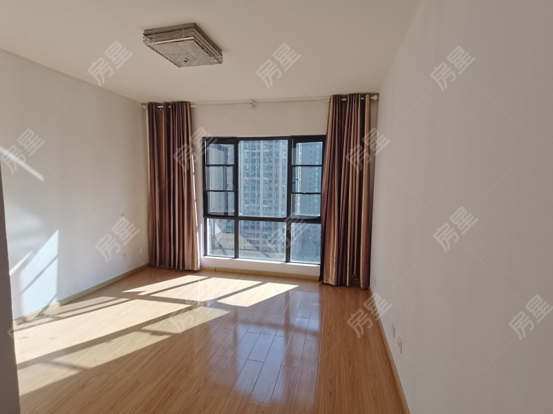 4室2廳2陽臺 同德昆明廣場B區(qū)臥室