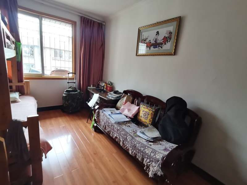 4室2廳1陽臺 秋苑小區(qū)臥室