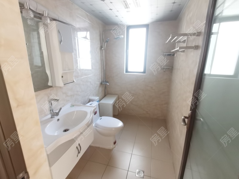 4室2廳2陽臺 同德昆明廣場B區(qū)衛(wèi)生間