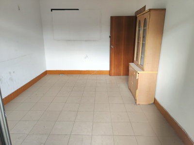 2室1廳1陽臺(tái) 體委大院