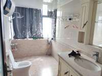 3室2廳1陽(yáng)臺(tái) 海運(yùn)花園衛(wèi)生間