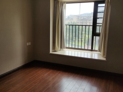 3室2廳2陽(yáng)臺(tái) 中海錦苑