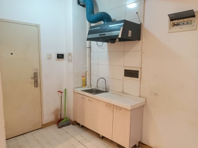 1室1廳1陽臺 東方麗苑