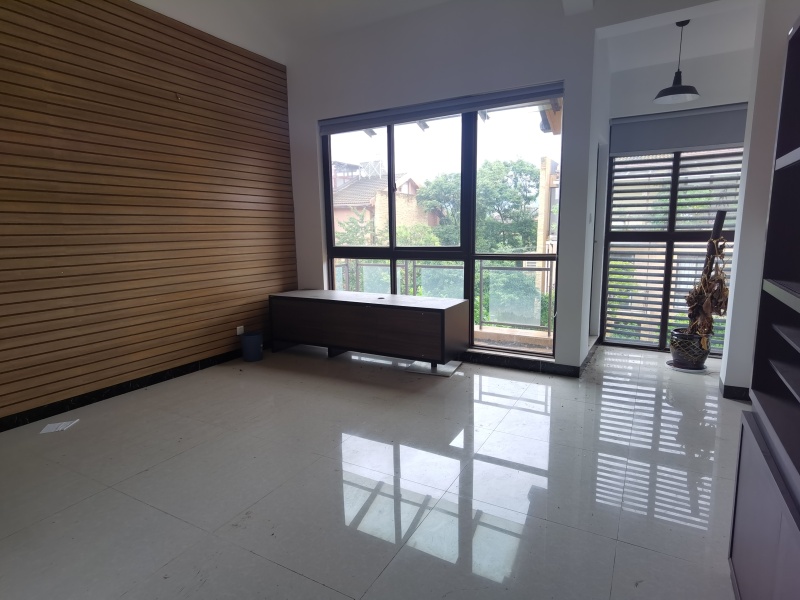 5室3廳4陽臺 滇池溪谷別墅客廳