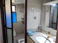 3室2廳1陽(yáng)臺(tái) 海運(yùn)花園衛(wèi)生間