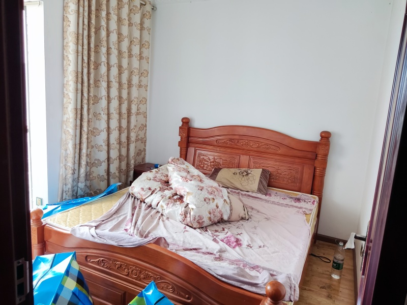 3室2廳1陽(yáng)臺(tái) 海運(yùn)花園臥室