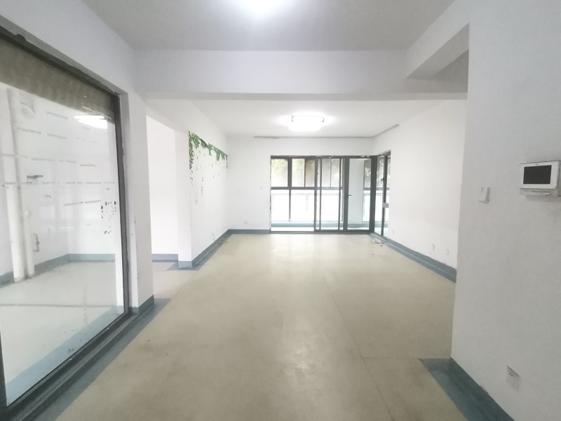 4室2廳2陽臺 銀海暢園西區(qū)餐廳