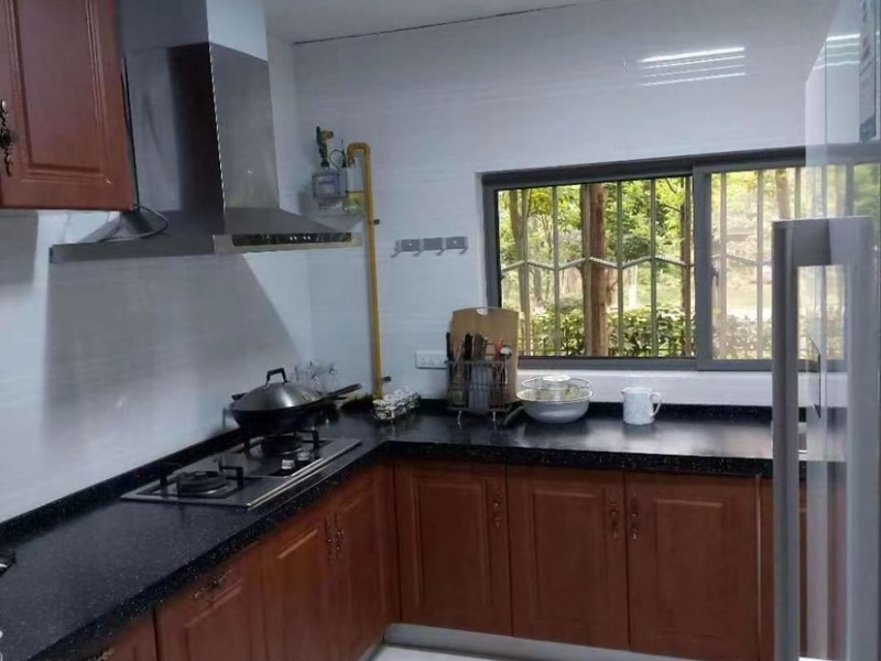 5室3廳3陽(yáng)臺(tái) 滇池星城別墅餐廳