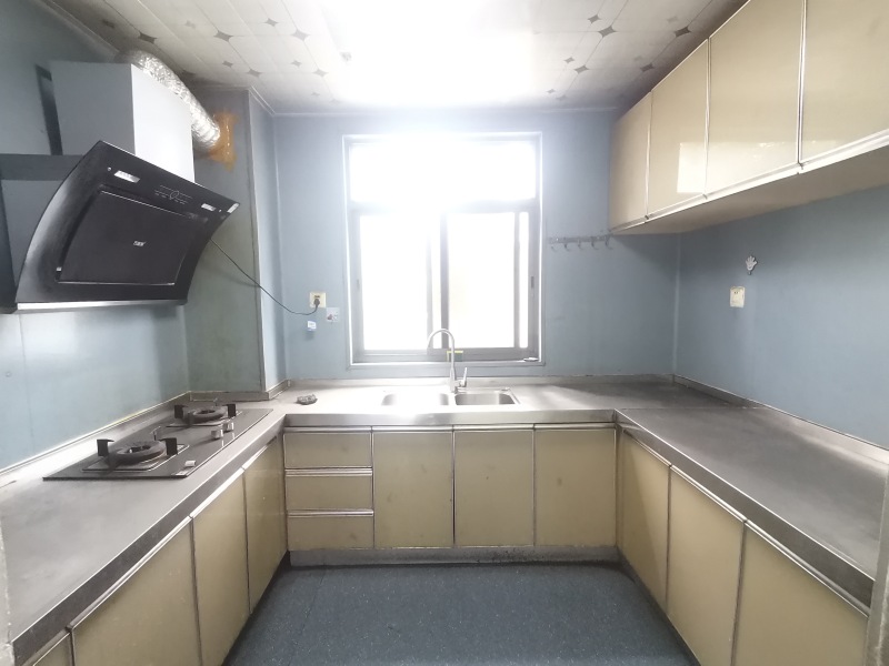 4室2廳2陽臺 銀海暢園西區(qū)廚房