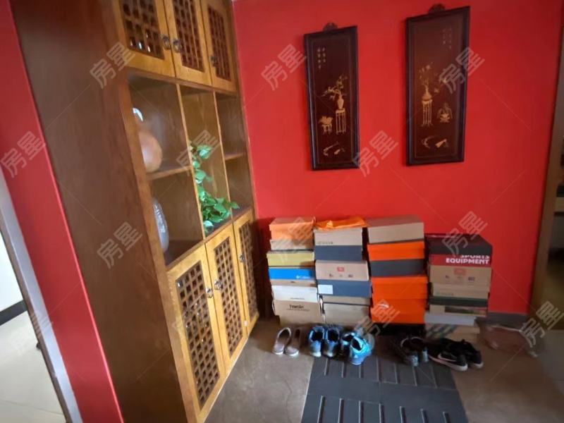 3室2廳2陽臺(tái) 中環(huán)金界門廳