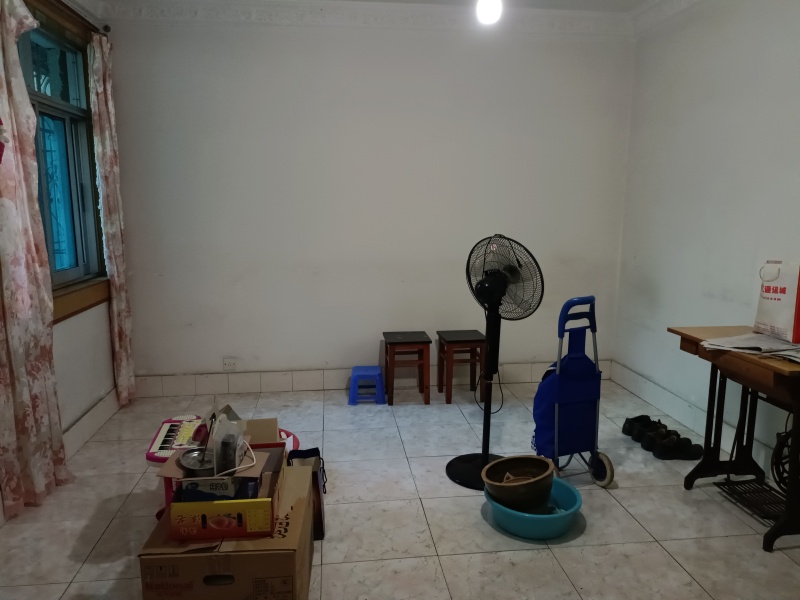 2室1廳1陽臺(tái) 春苑小區(qū)客廳