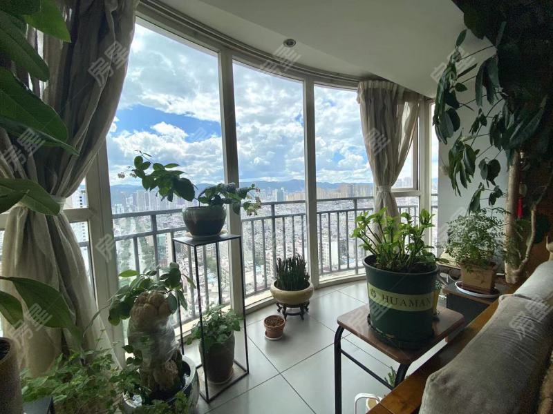 3室2廳2陽臺(tái) 中環(huán)金界陽臺(tái)