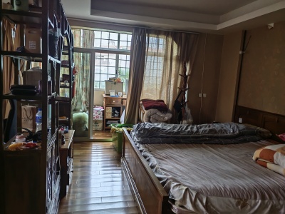 5室2廳2陽臺(tái) 滇池春天