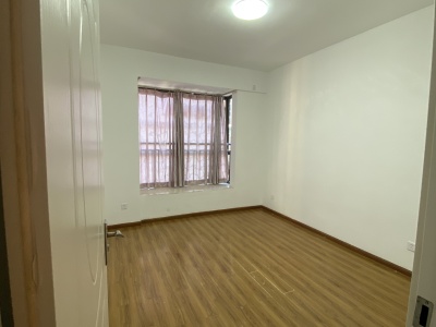 3室2廳1陽(yáng)臺(tái) 中央麗城