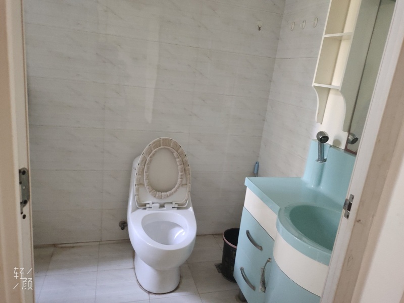 3室2廳2陽臺 華都花園B區(qū)臥室