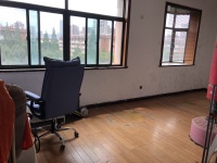 6室3廳3陽(yáng)臺(tái) 世界花苑客廳