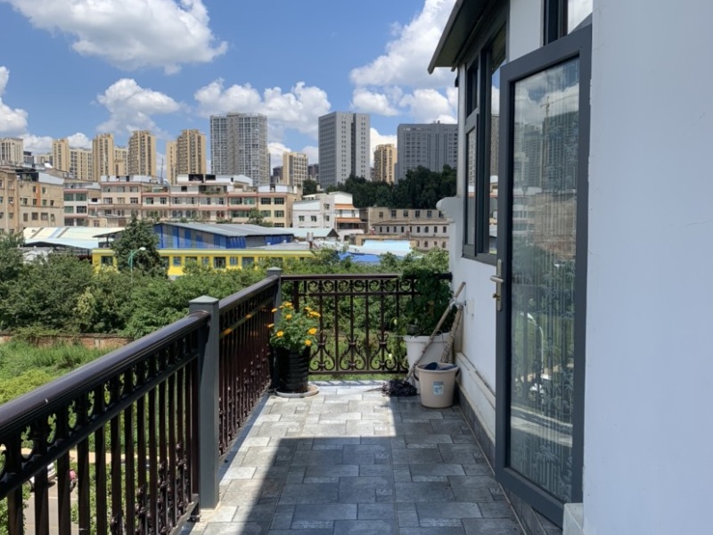 5室2廳3陽(yáng)臺(tái) 金江小區(qū)涵苑別墅客廳