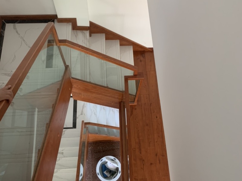 5室2廳3陽(yáng)臺(tái) 金江小區(qū)涵苑別墅客廳