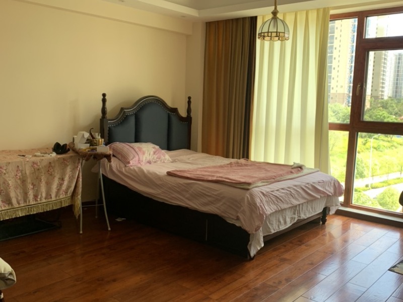 5室2廳3陽(yáng)臺(tái) 金江小區(qū)涵苑別墅客廳