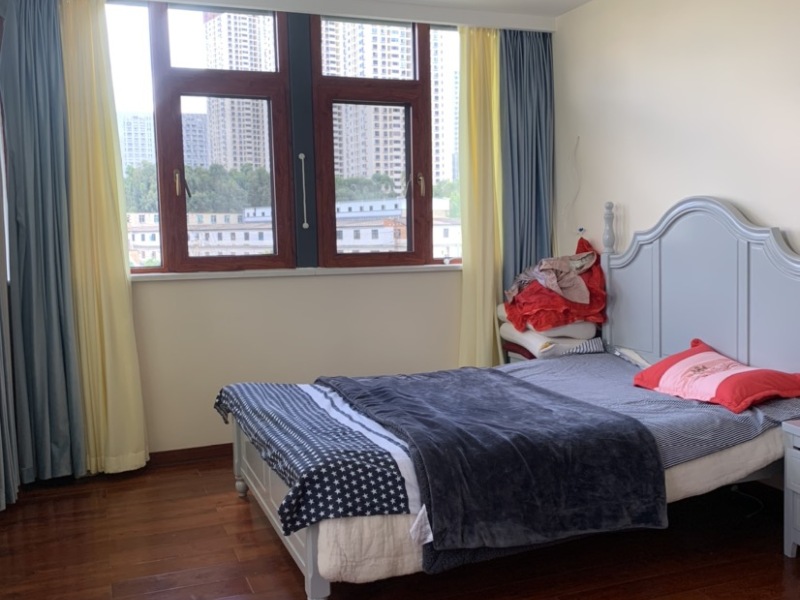 5室2廳3陽(yáng)臺(tái) 金江小區(qū)涵苑別墅客廳