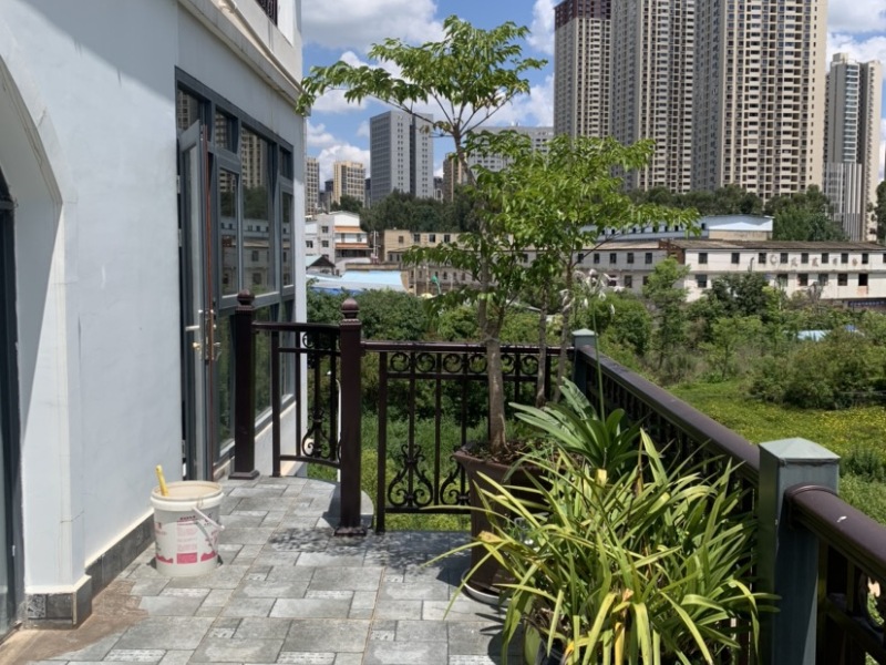 5室2廳3陽(yáng)臺(tái) 金江小區(qū)涵苑別墅客廳