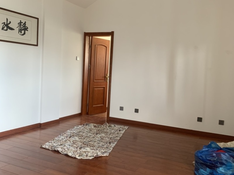 5室2廳3陽(yáng)臺(tái) 金江小區(qū)涵苑別墅客廳