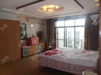 6室3廳3陽(yáng)臺(tái) 世界花苑客廳